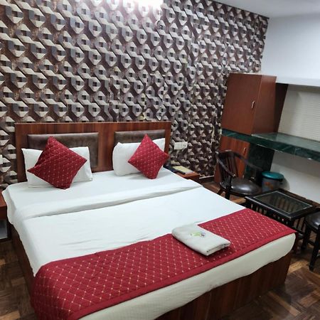 Hotel Naveen Neu-Delhi Exterior foto
