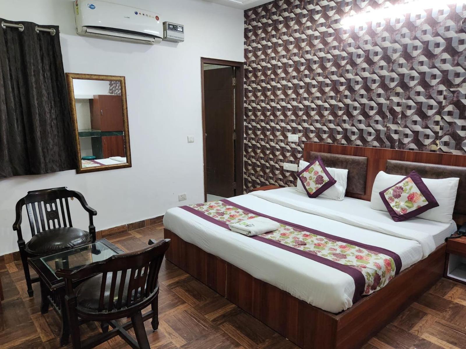 Hotel Naveen Neu-Delhi Exterior foto
